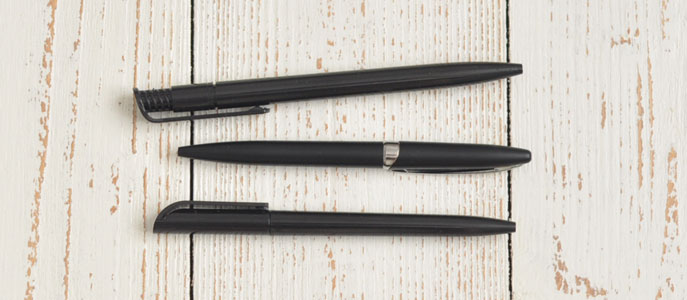 Ручки черные для нанесения логотипа нажимные и поворотные фото